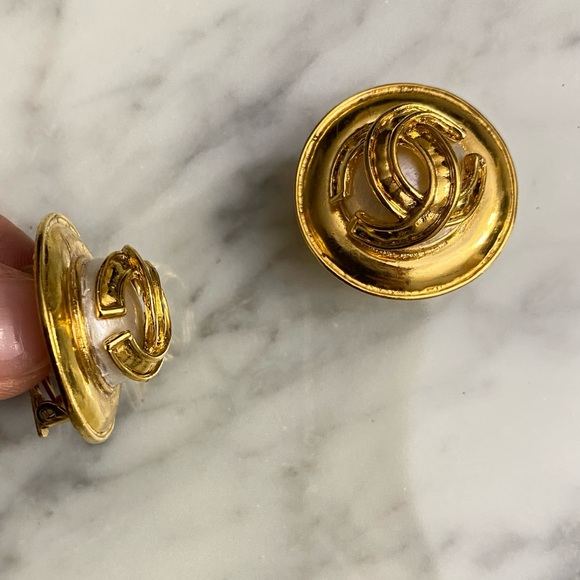 🔥Beautiful Rare Chanel vintage clip on earrings - Picture 4 of 7